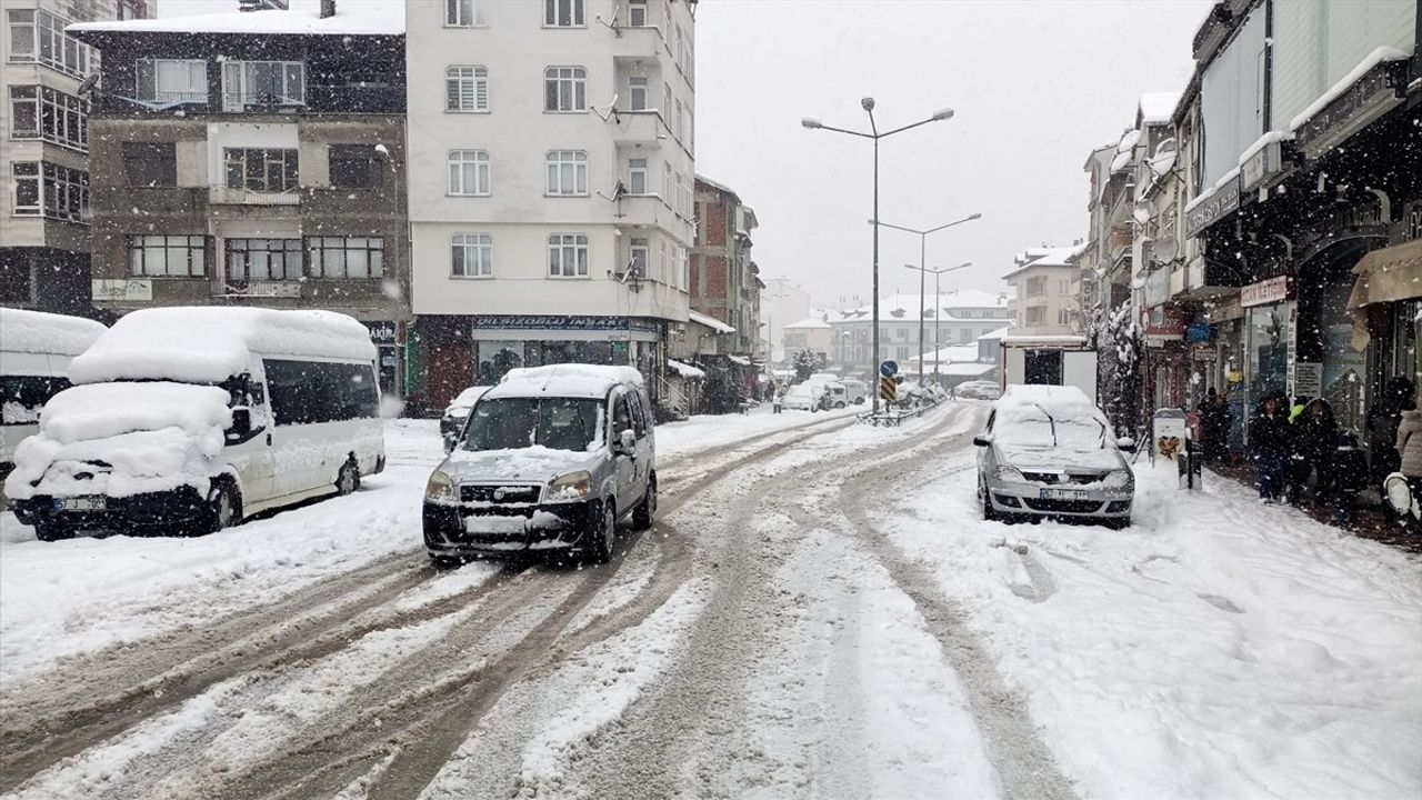 Sinop'ta Kar Etkili, 357 Yerleşim Birimine Ulaşım Kesildi