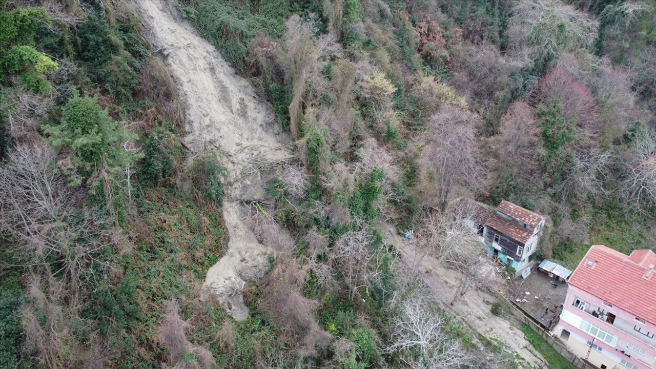 Sinop'ta Kar ve Yağmur Sebebiyle Toprak Kayması