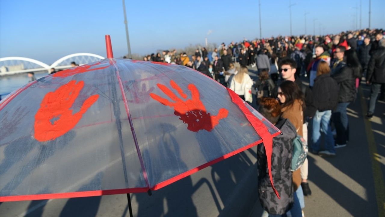 Sırbistan'da Tren İstasyonu Kazasının Ardından Öğrenci Protestoları Devam Ediyor