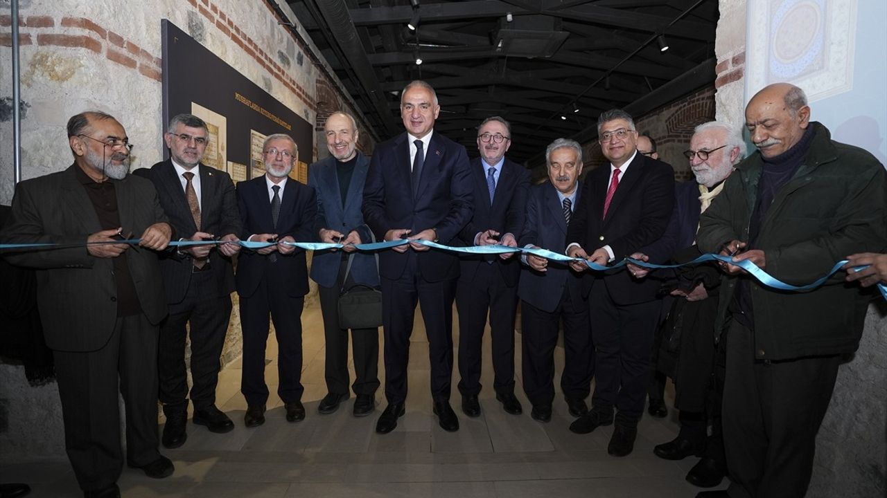 Sultanların Mushafları Sergisi Rami Kütüphanesi'nde Açıldı