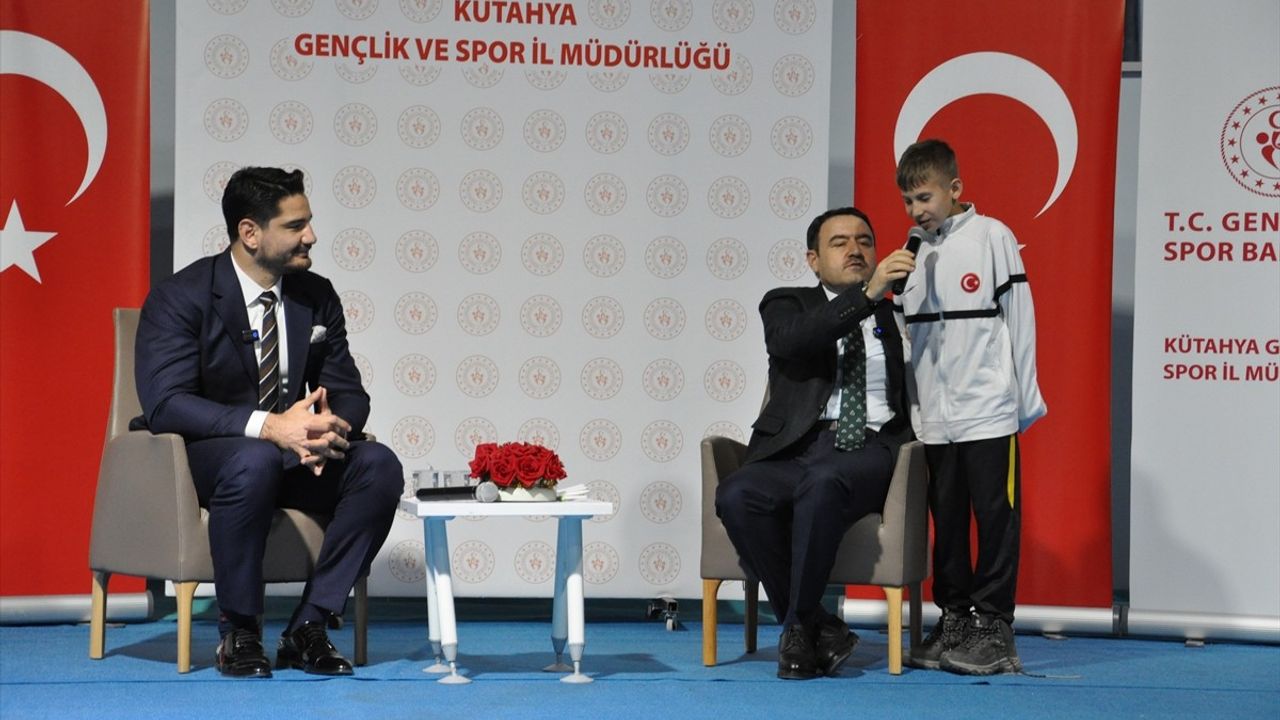 Taha Akgül Kütahya'da Öğrencilerle Buluştu