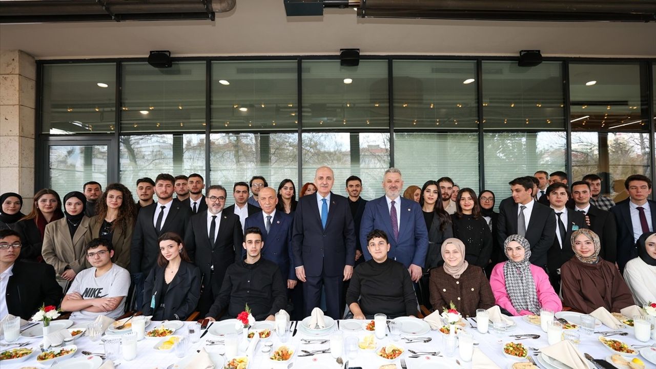 TBMM Başkanı Kurtulmuş, Hukuk Fakültesi Öğrencileriyle Buluştu