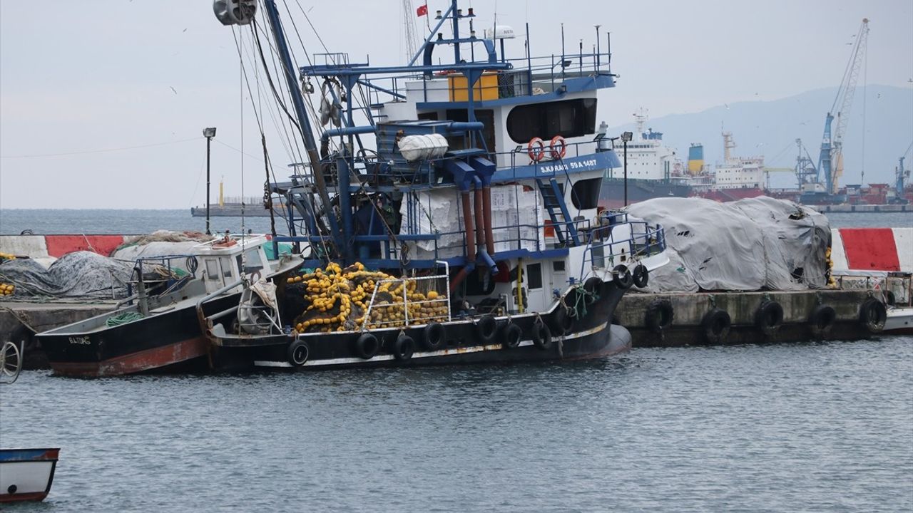 Tekirdağ'da Devam Eden Poyraz Etkisi Deniz Ulaşımını Olumsuz Etkiliyor