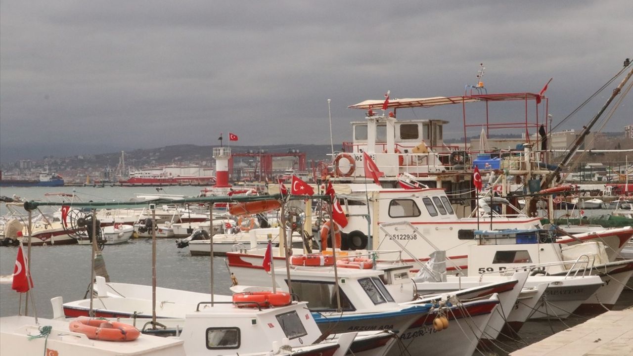 Tekirdağ'da Poyraz Deniz Ulaşımını Aksatıyor