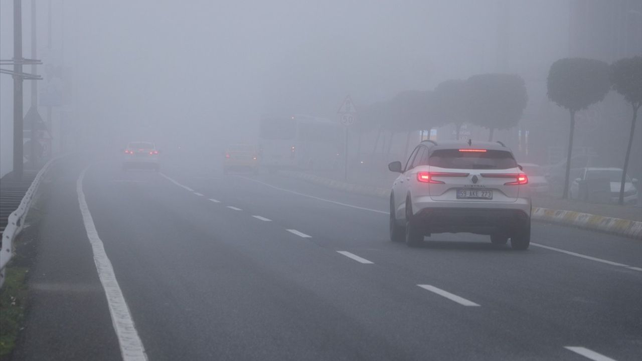 Tekirdağ'da Yoğun Sis Ulaşımı Aksatıyor