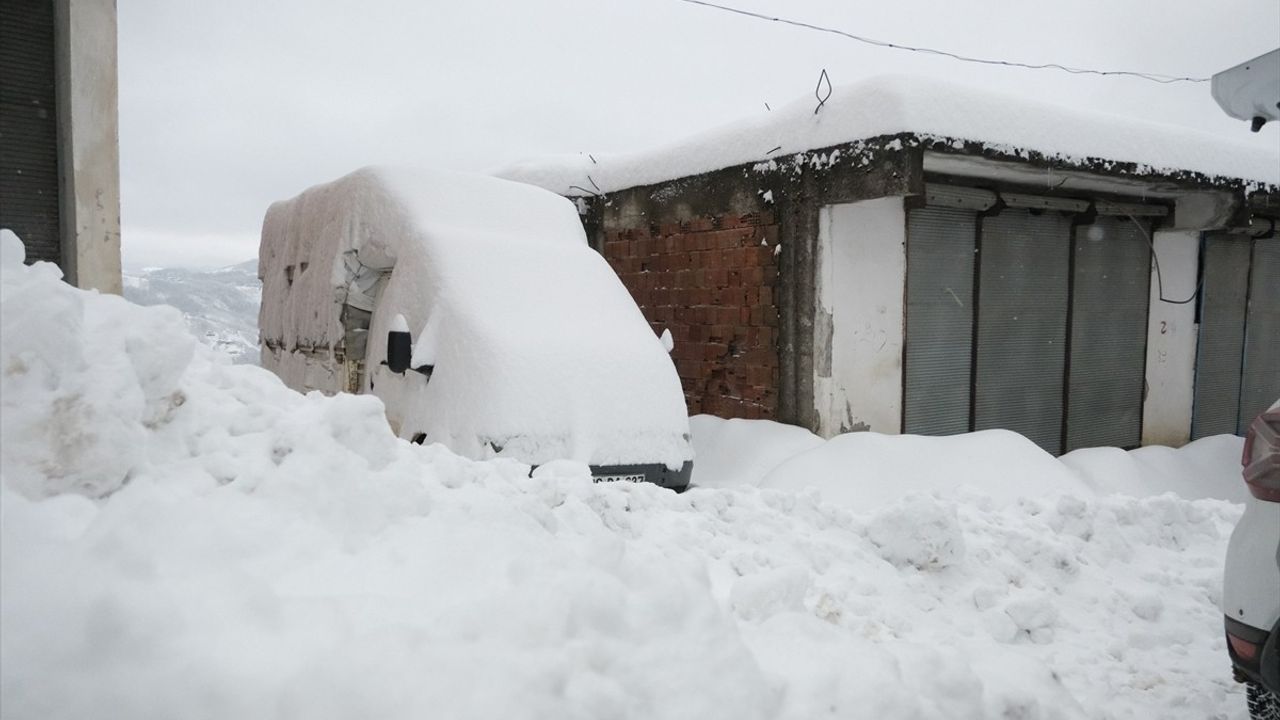 Terme'de Kar Yağışı Hayatı Olumsuz Etkiliyor