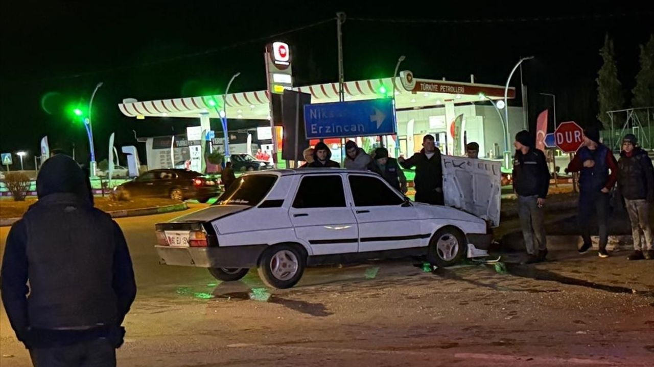 Tokat'ta Cip ile Otomobil Çarpıştı, 5 Yaralı