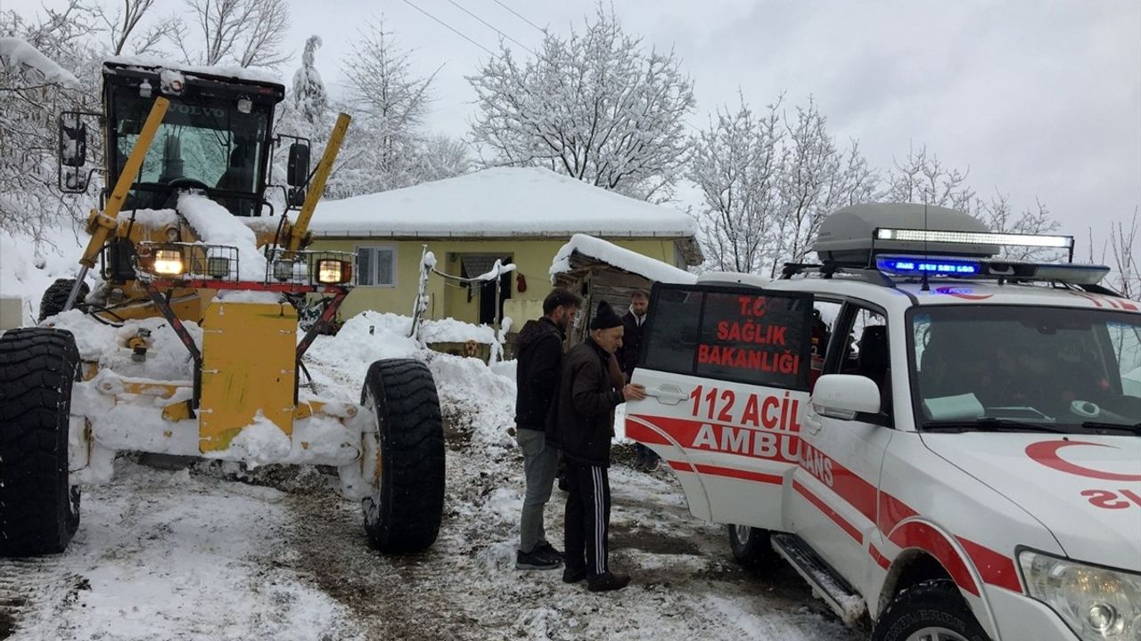 Tokat'ta Kar Engeline Rağmen Hastaya Ulaşım Sağlandı