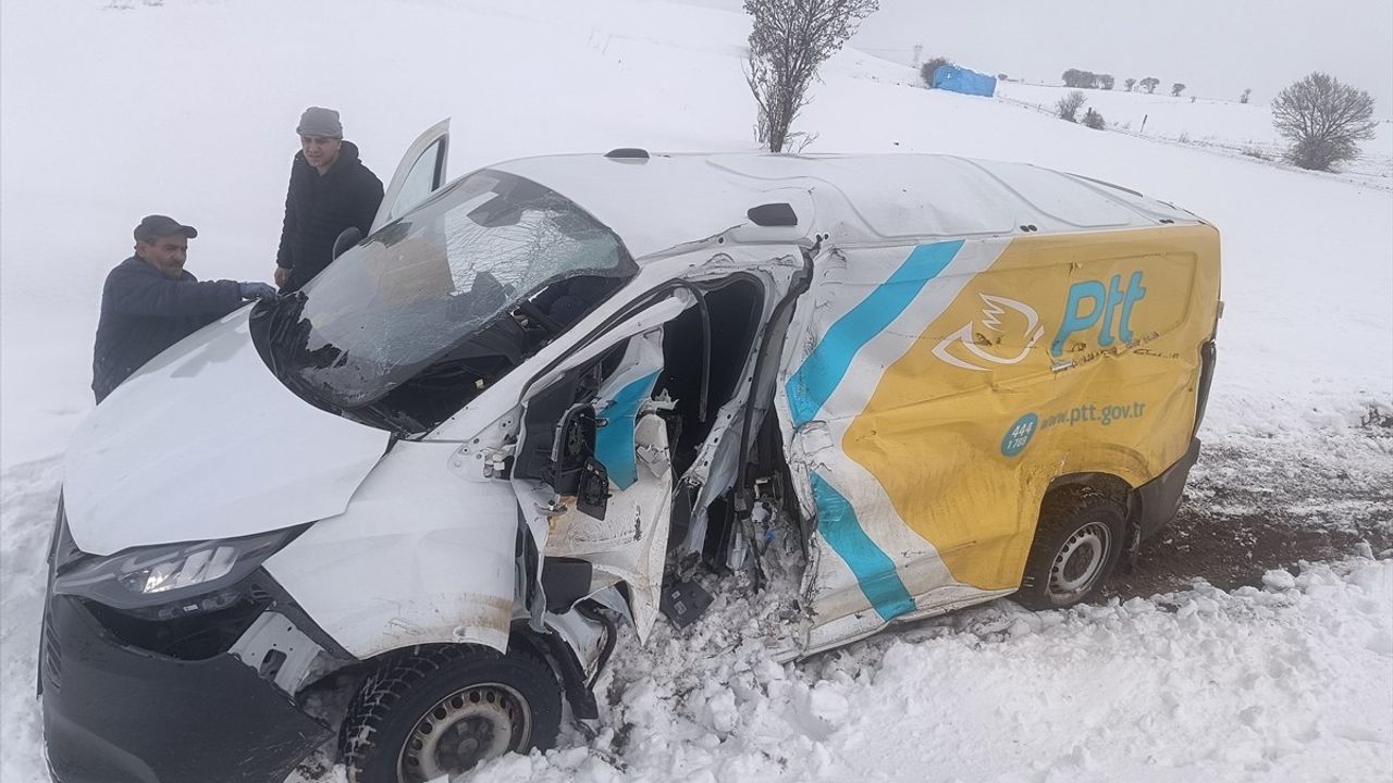 Tokat'ta Tren Kazası: Minibüs Sürücüsü Yaralandı