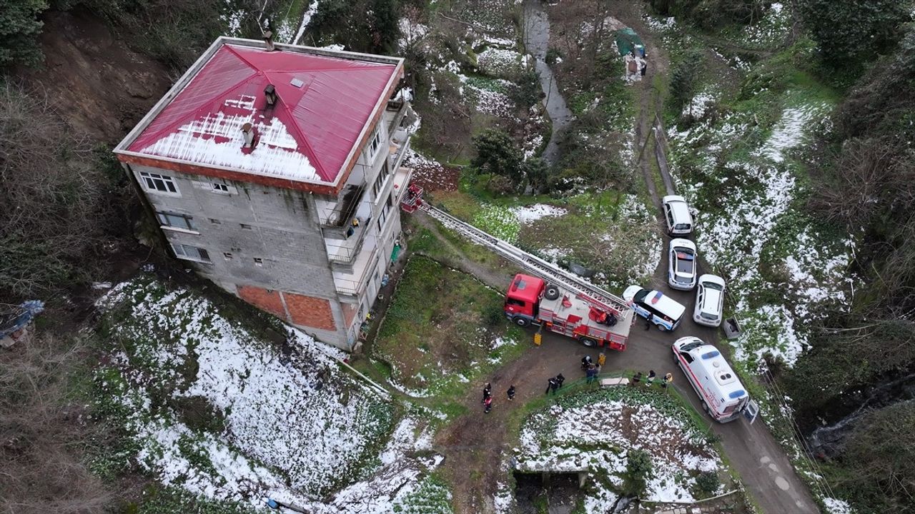 Trabzon'da Heyelan: 6 Kişi Kurtarıldı