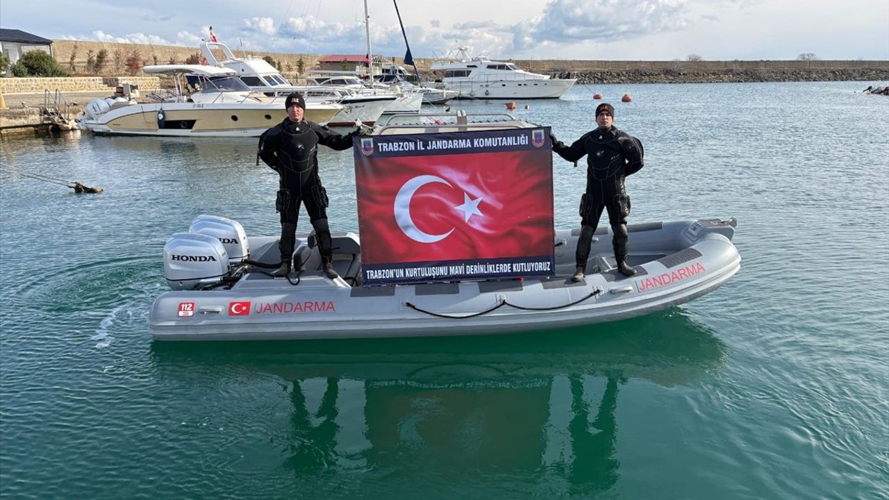 Trabzon'un Kurtuluşu Su Altında Kutlandı