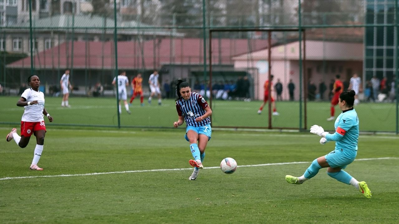 Trabzonspor, Bornova Hitab Spor'u 6-0 Mağlup Etti