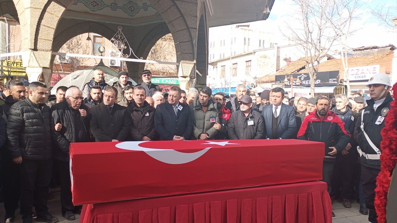 Trafik Kazasında Şehit Olan Polis Memuru Onur Şirin, Isparta'da Defnedildi