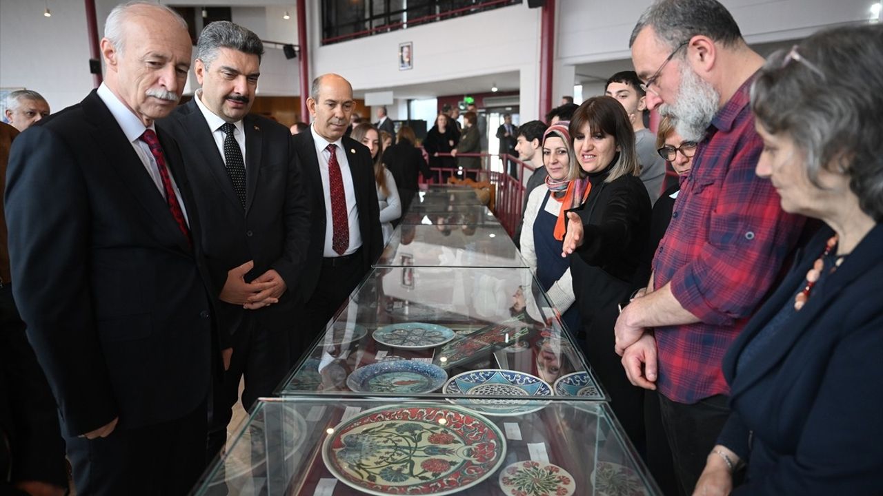 Trakya Üniversitesinde Karma Sanat Sergisi Düzenlendi