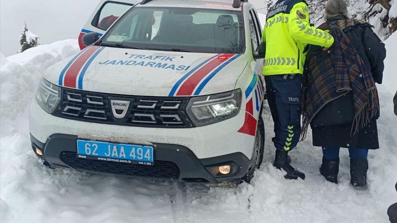 Tunceli'de Jandarma Karla Mücadelede Önemli Bir Görev Üstlendi