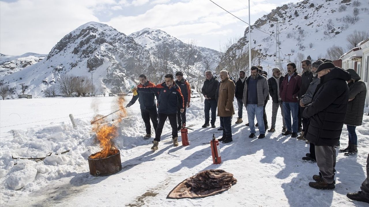 Tunceli'de Vatandaşlara Yangın Güvenliği Eğitimi Verildi