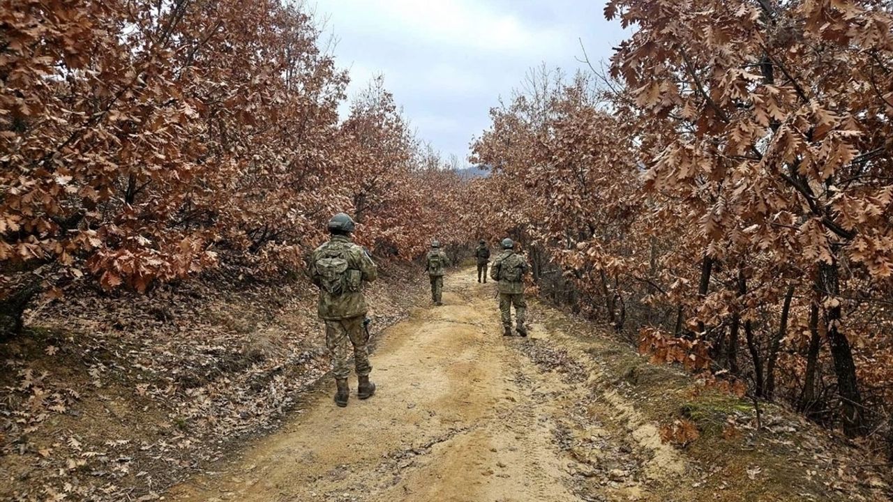 Türk Askeri Kosova'da Güvenliği Sağlamak İçin Devriye Faaliyetlerine Devam Ediyor