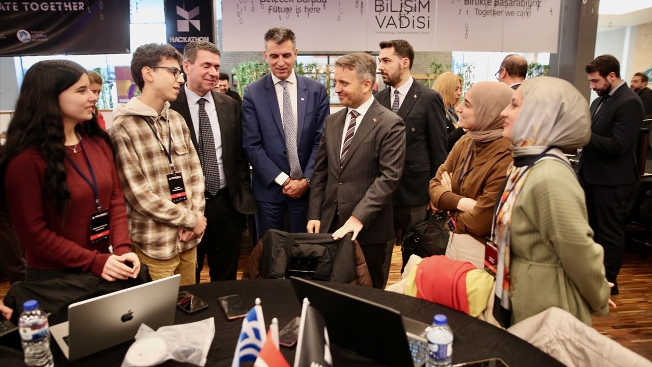 Türkiye-Yunanistan Hackathonu'nda Yarı Finale Geçildi