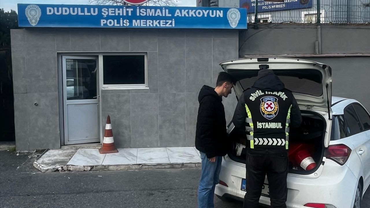 Ümraniye'de Tehlikeli Sürüşe Cezai İşlem Uygulandı