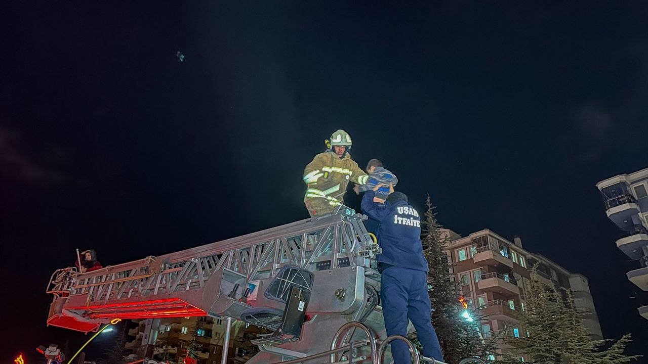 Uşak'ta Apartman Yangını: 2 Kişi Dumandan Etkilendi