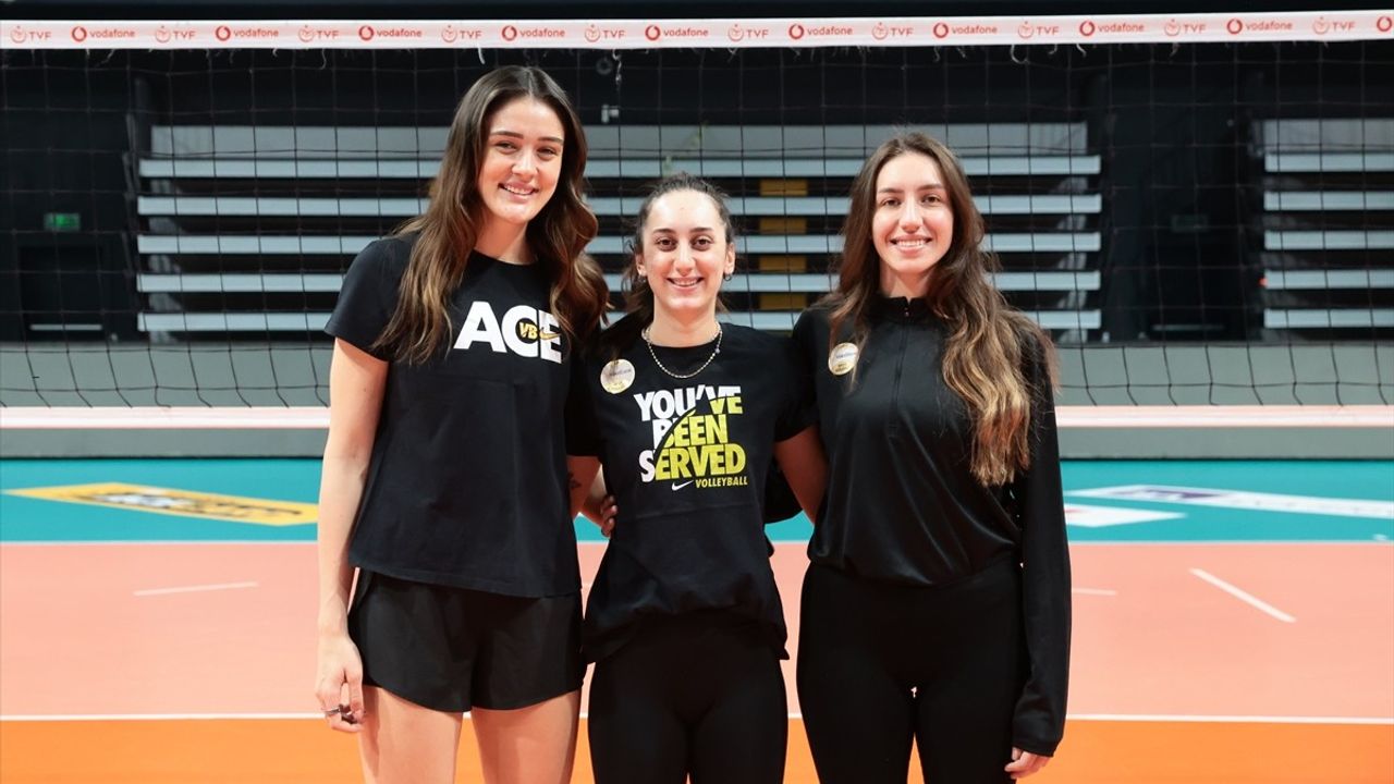 VakıfBank, Genç Yetenekleriyle Sözleşme Yeniledi