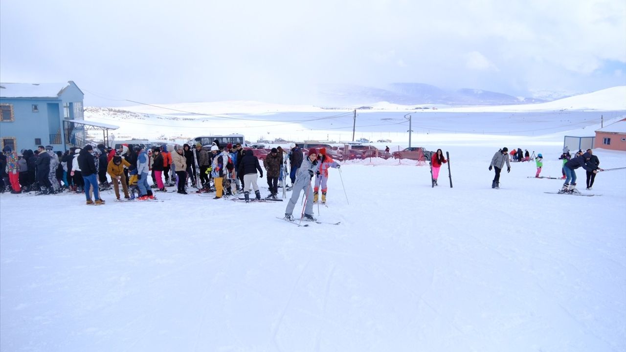 Van'daki Abalı Kayak Merkezi'nde Kayak Sezonu Açıldı