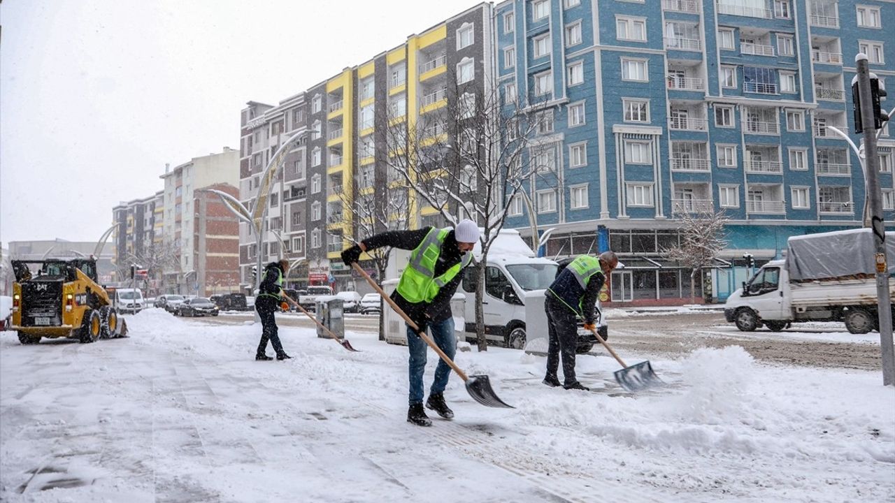 Van, Hakkari, Muş ve Bitlis'te Kar Mağduriyeti