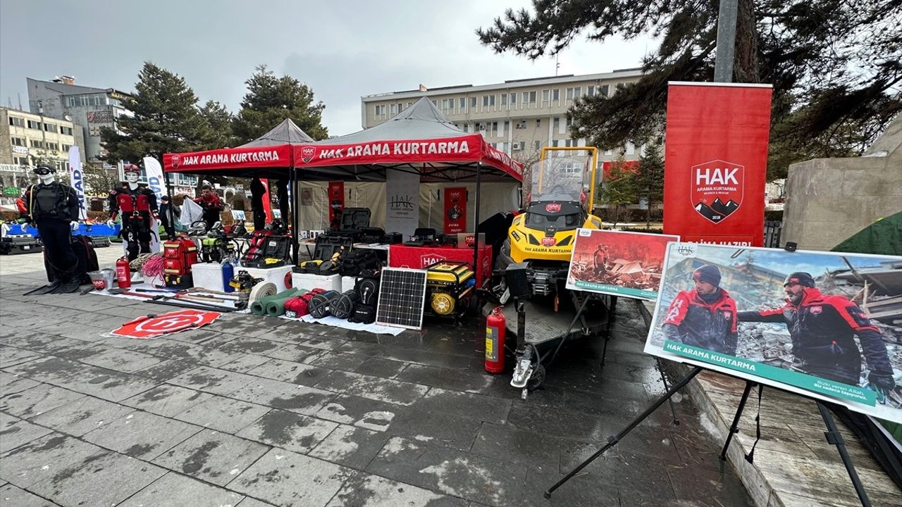 Van ve Bitlis'te Deprem Anma Etkinlikleri