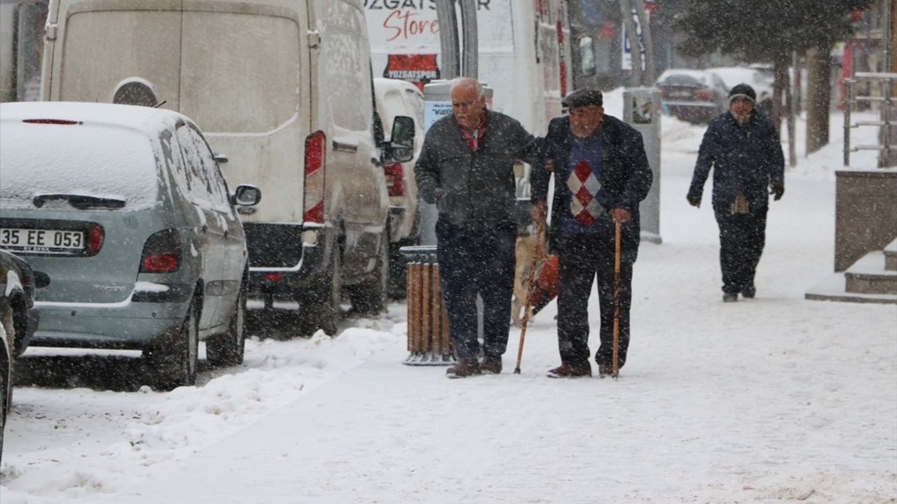 Yozgat'ta Kar Yağışı Hayatı Zorlaştırdı