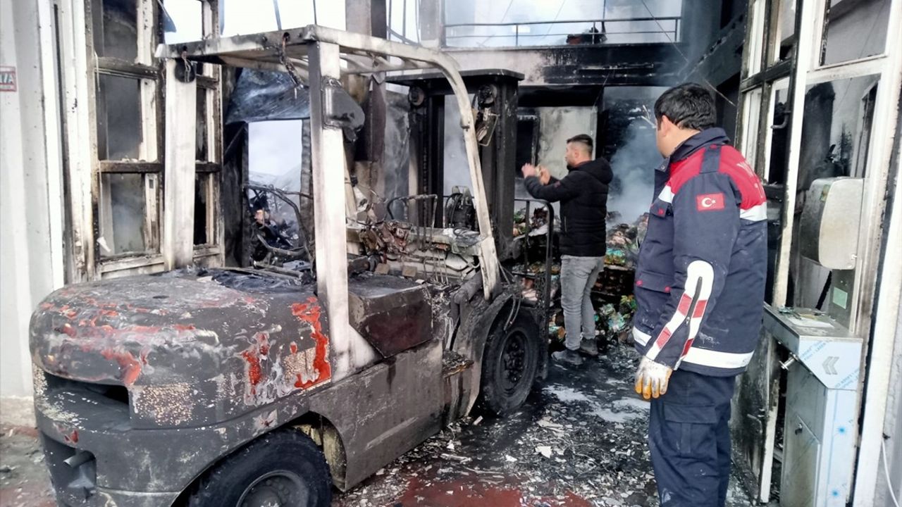 Yozgat'taki Tavuk Deposunda Yangın Kontrol Altına Alındı