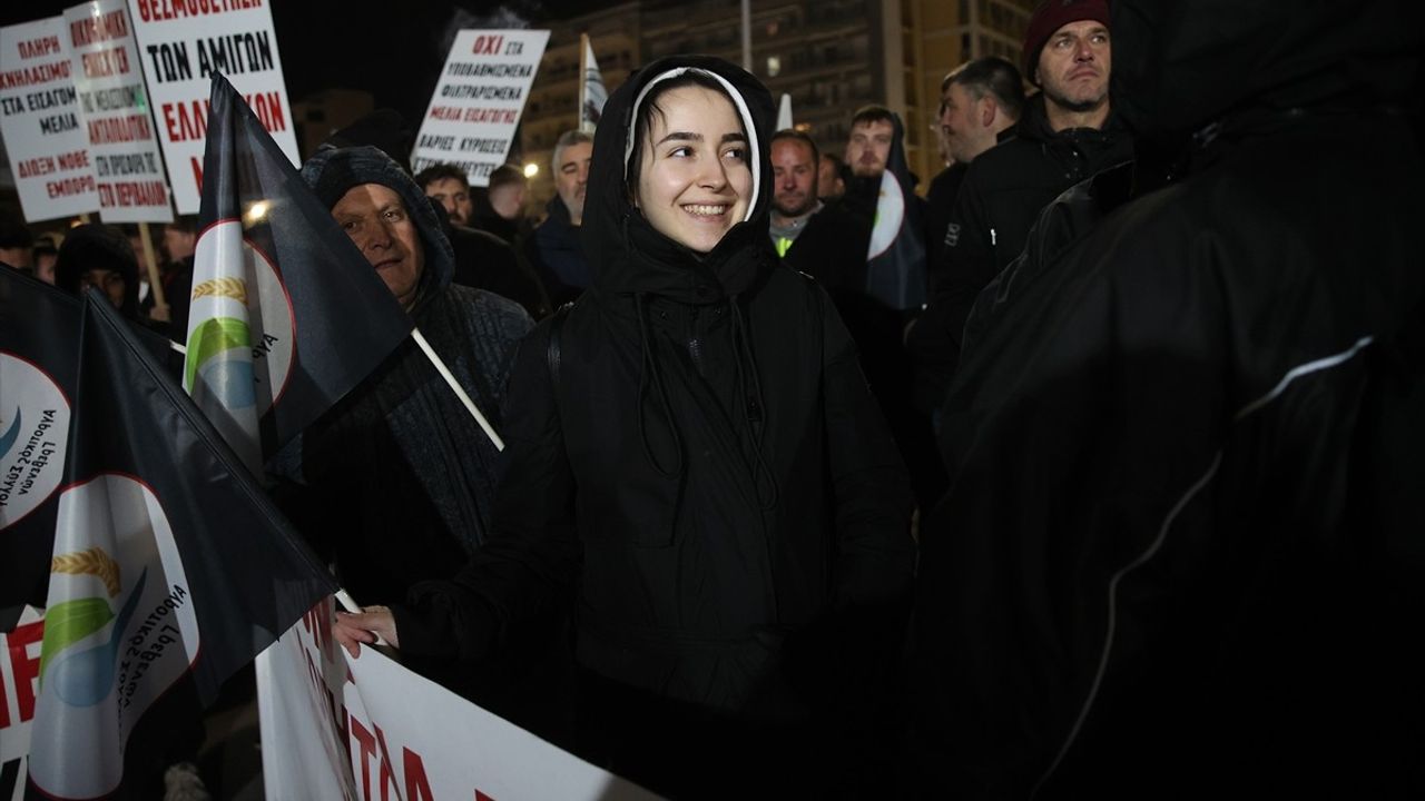 Yunanistan'da Çiftçi Eylemi: Traktörlerle Hükümetten Destek İstendi