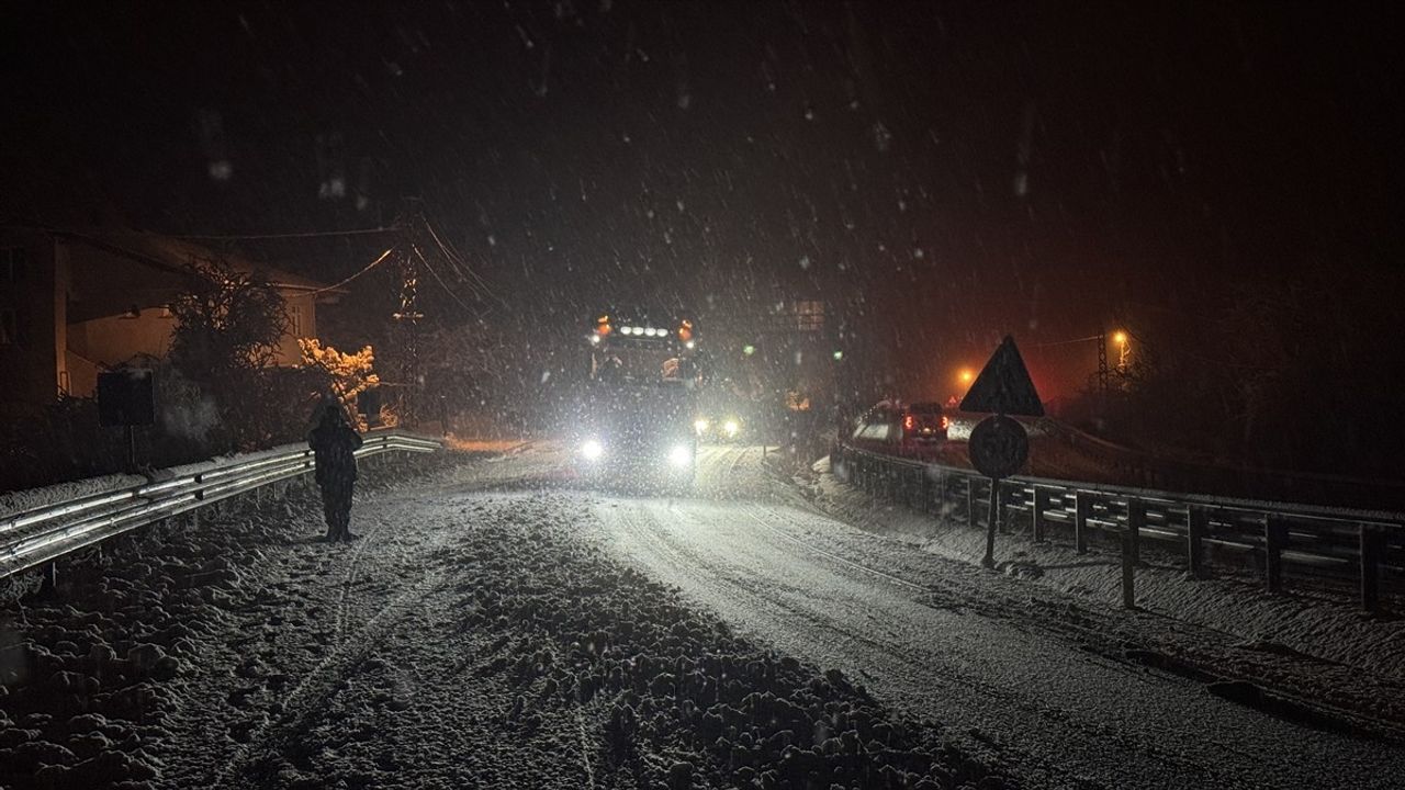 Zonguldak'ta Kar Yağışı Ulaşımı Etkiliyor