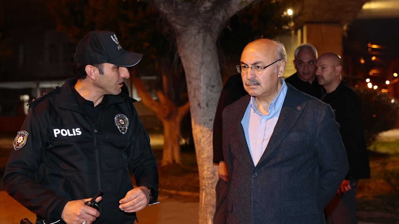Adana Valisi Köşger, Polis Ekiplerini Ziyaret Etti