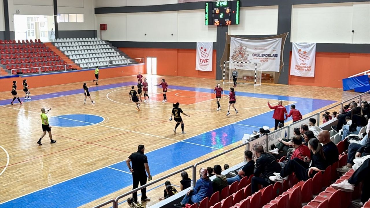 Adasokağı Hentbol Takımı Kırşehir Belediyespor'u Yendi