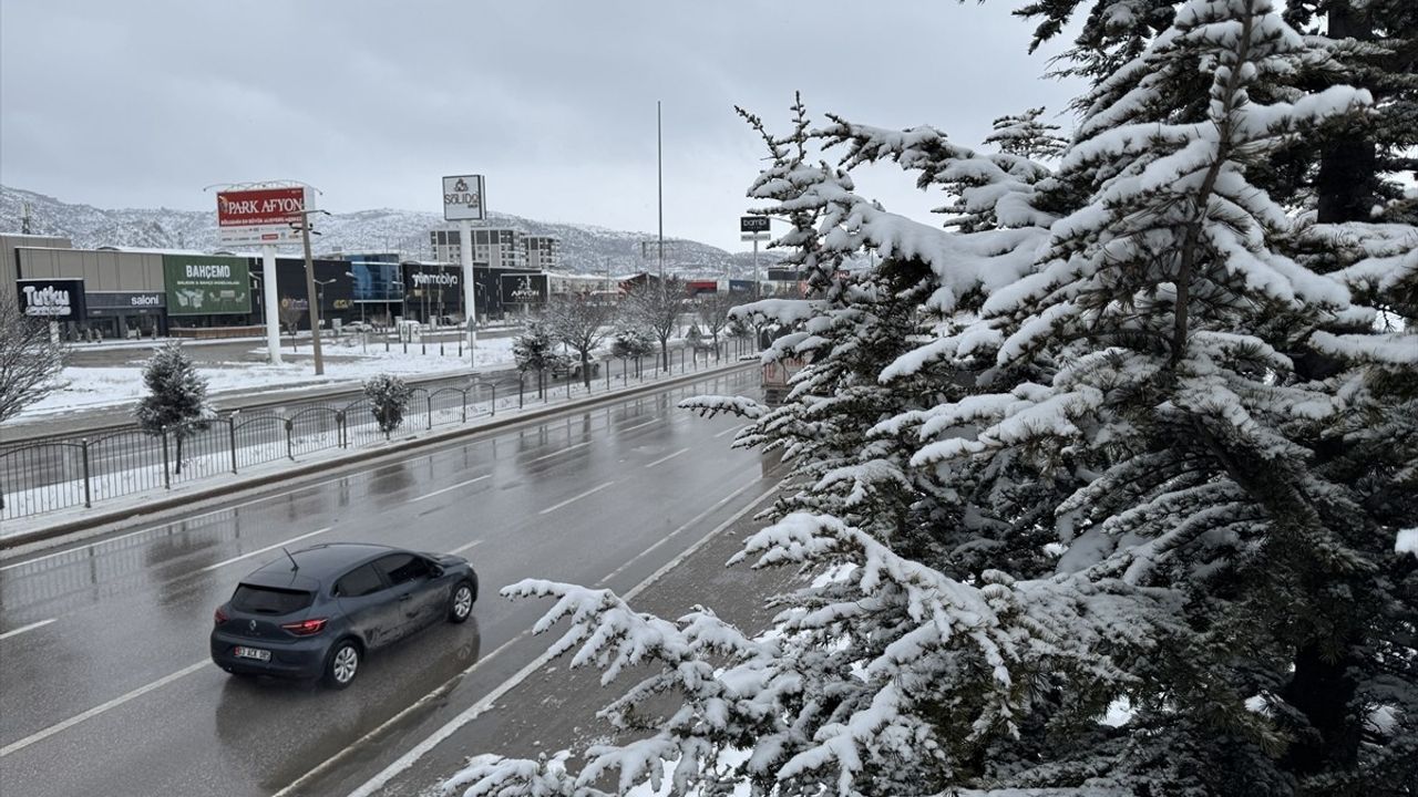 Afyonkarahisar'da Kar Yağışı Etkisini Gösterdi