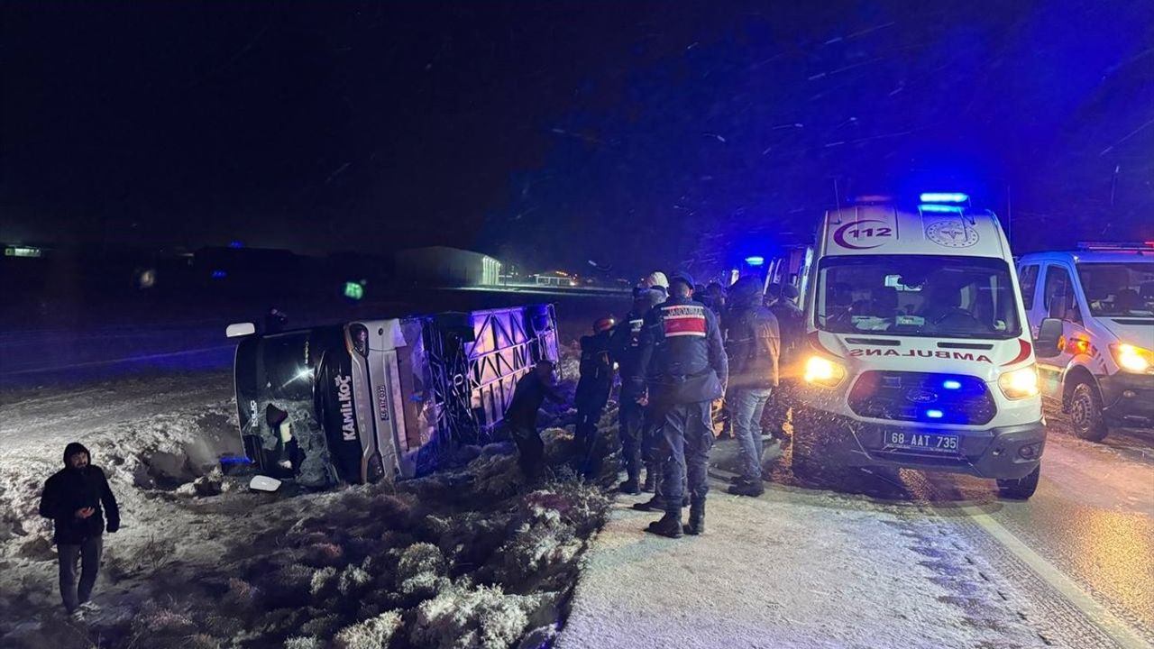 Aksaray'da Otobüs Devrildi: 20 Yaralı