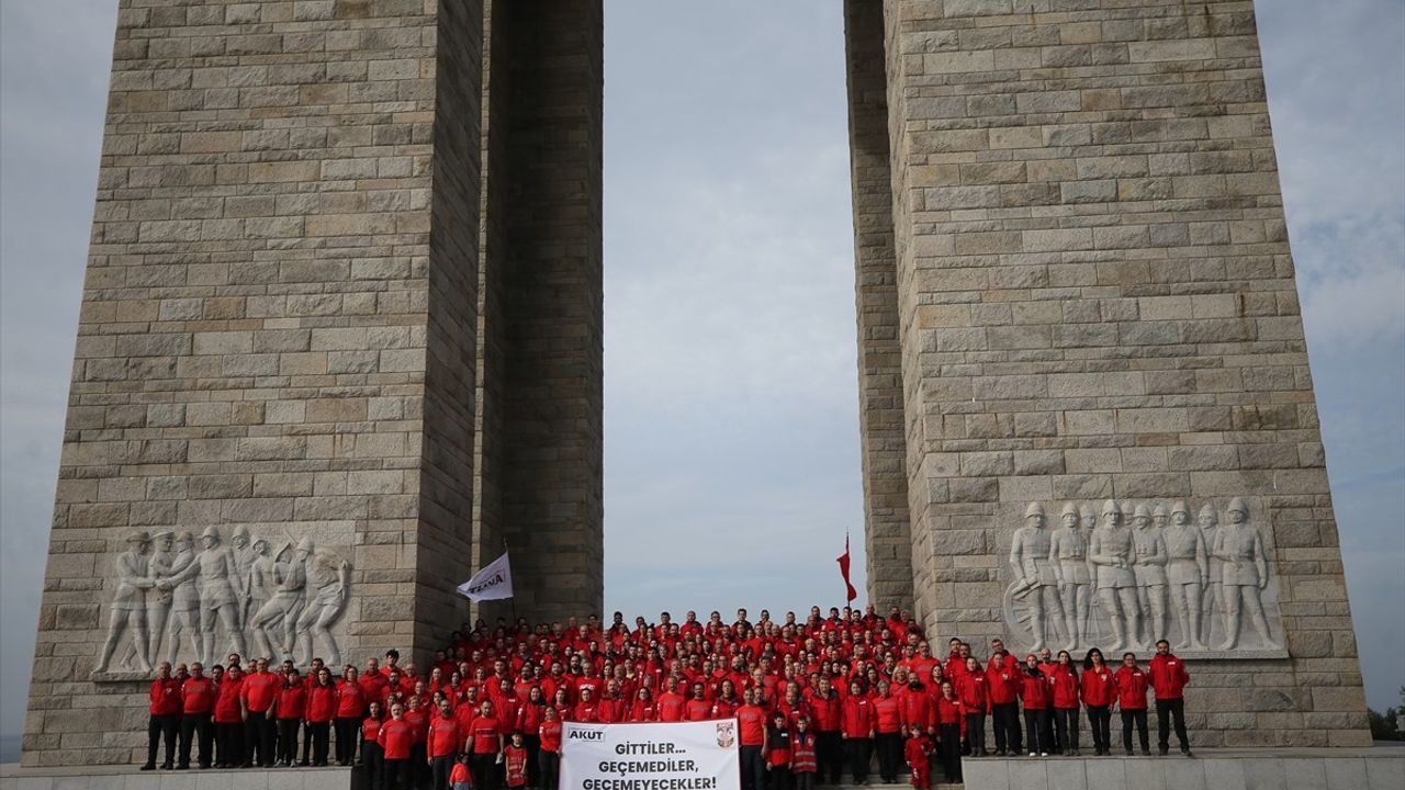 AKUT'tan Şehitler Anısına Yürüyüş