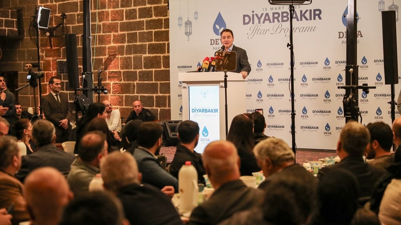 Ali Babacan Diyarbakır'da İftara Katıldı