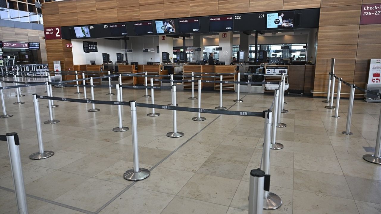 Almanya'da Havalimanlarındaki Uyarı Grevi ve Yolcu Etkileri