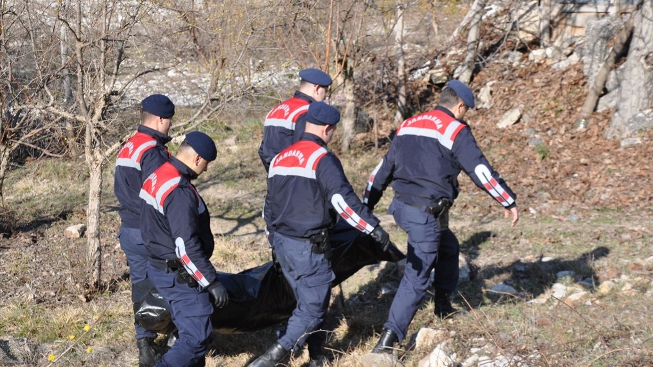 Amasya'da Hafif Ticari Araç Kazası: 1 Ölü, 4 Yaralı