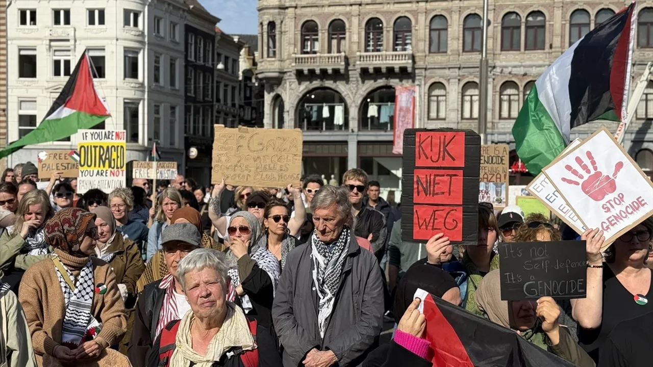 Amsterdam'da Gazze Saldırılarına Karşı Protesto Yapıldı