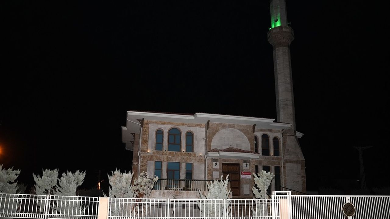Ankara'daki Camide Doğal Gaz Sızıntısı: 16 Kişi Hastaneye Kaldırıldı
