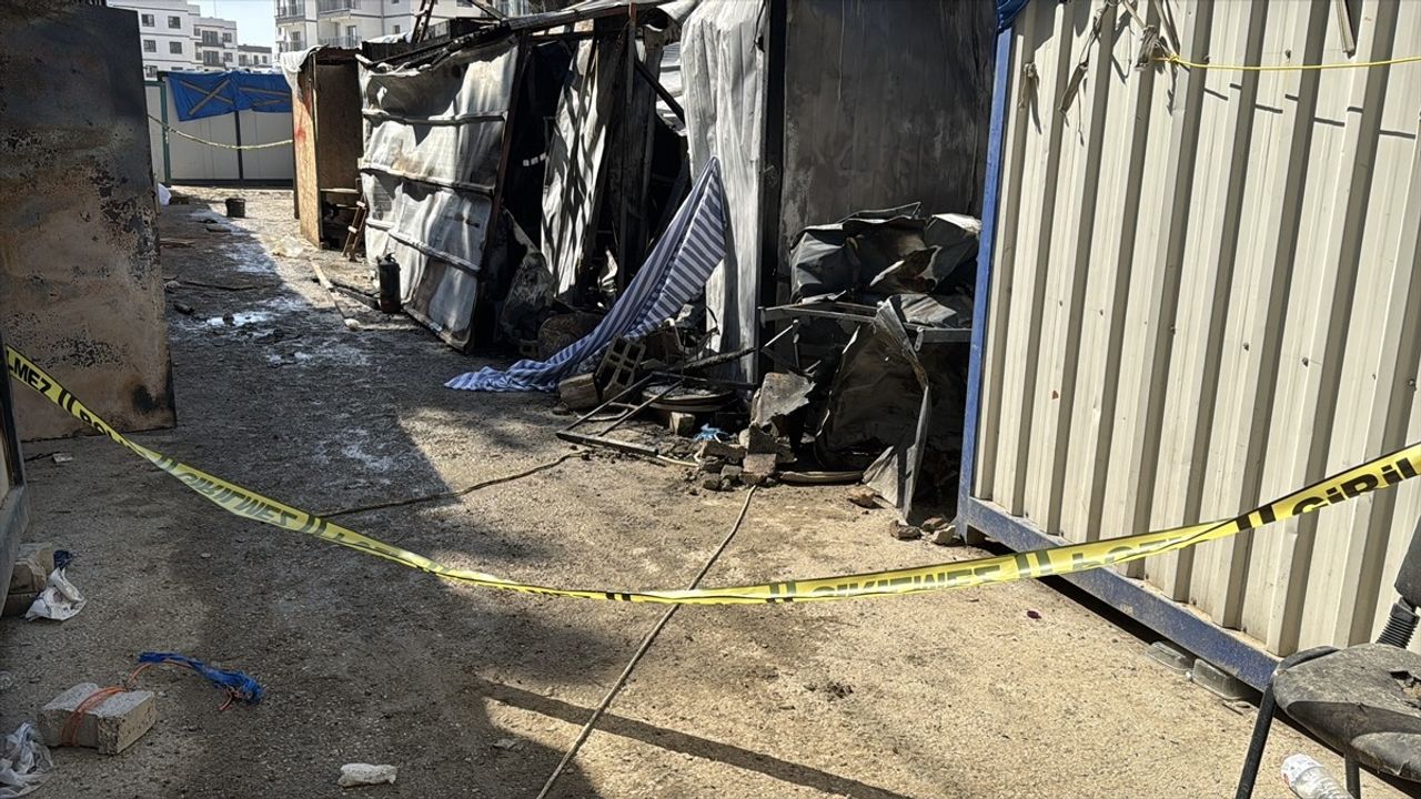 Antakya'da Konteyner Yangını: 1 Ölü, 1 Yaralı