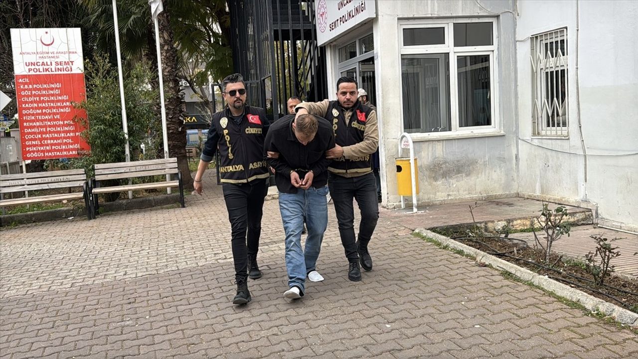 Antalya'da Babasını Öldüren Zanlı Tutuklandı