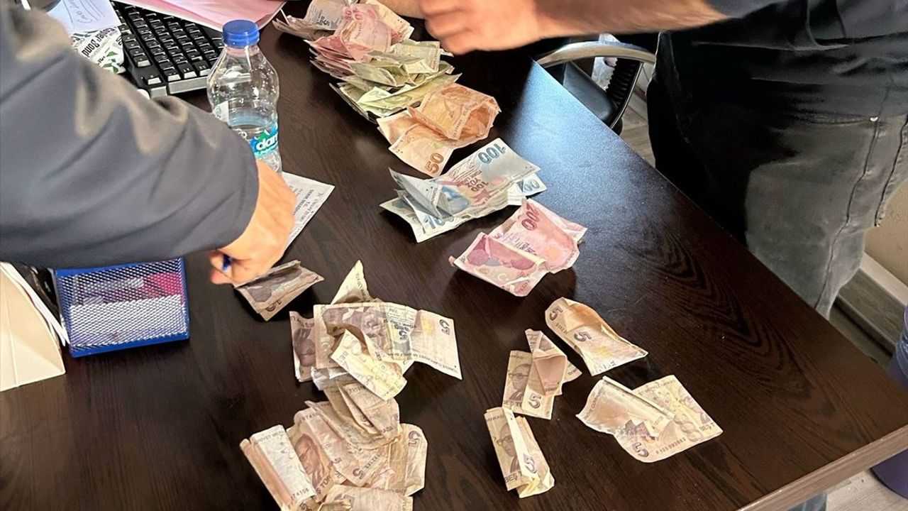 Antalya'da Dilenci Operasyonu: 19 Bin Lira Ele Geçirildi
