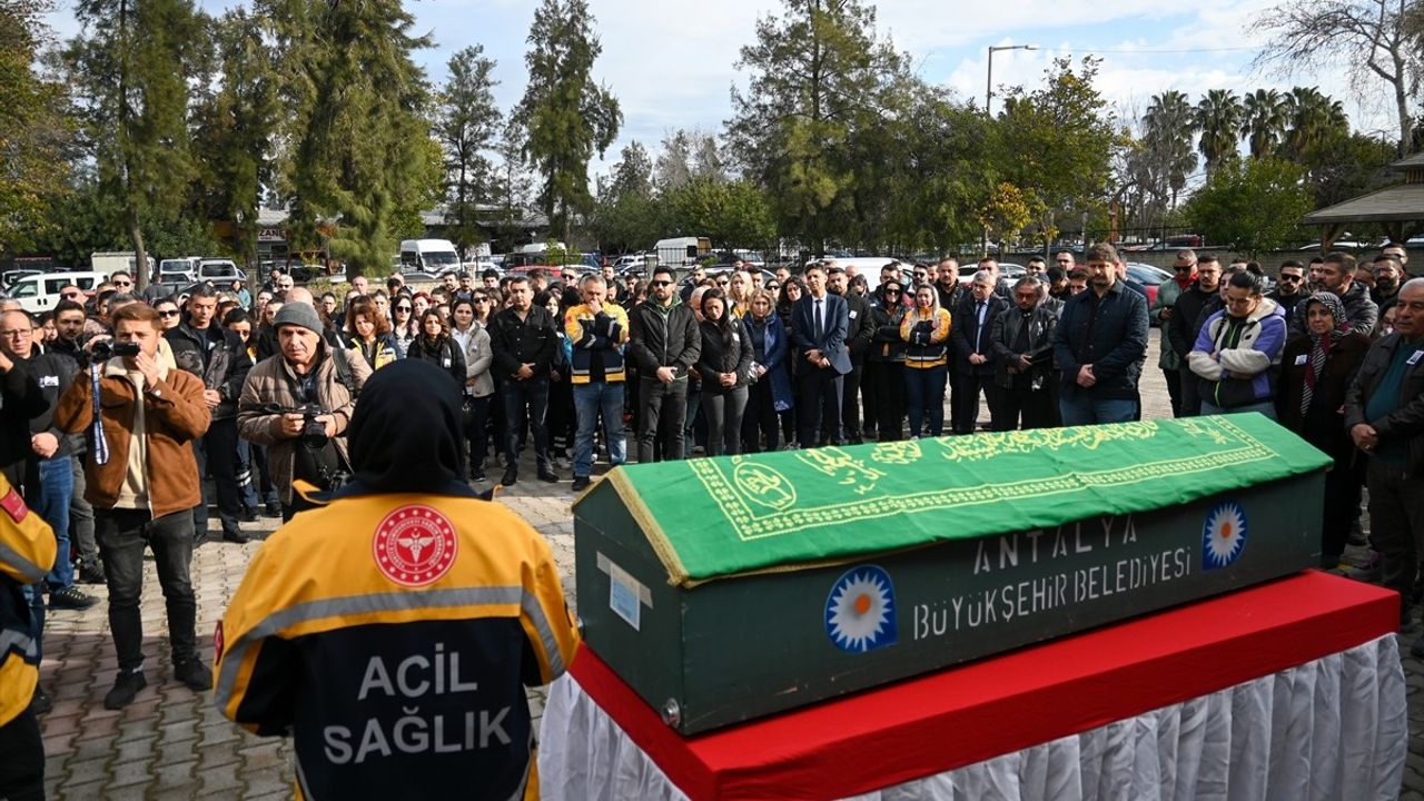 Antalya'da Sağlık Görevlisine Saldırı: Can Aldı