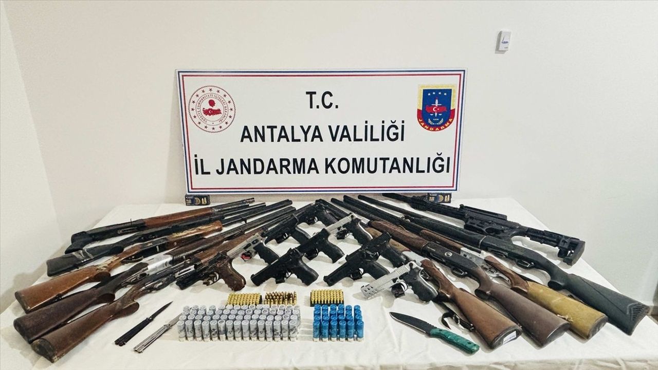 Antalya'da Silah Kaçakçılığı Operasyonu: 10 Gözaltı