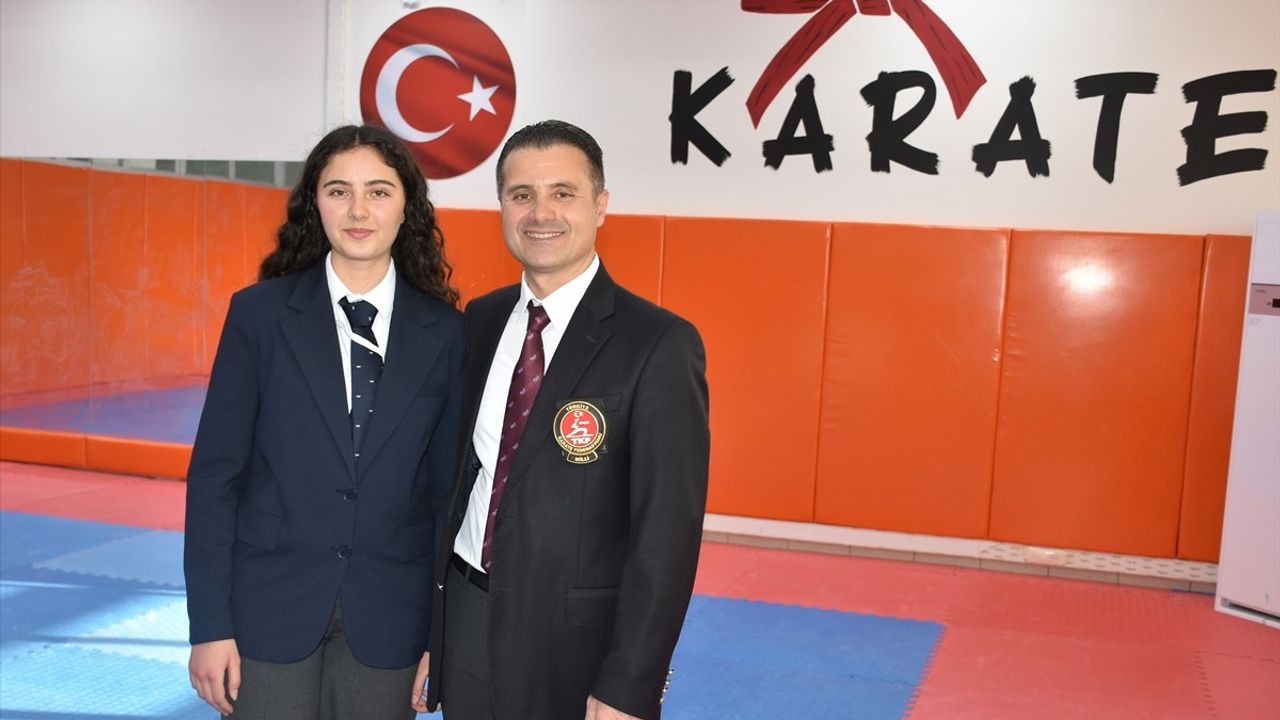 Baba-Kız Karate Tutkusu: Hakemlikte Birlikte Başarıya Koşuyorlar