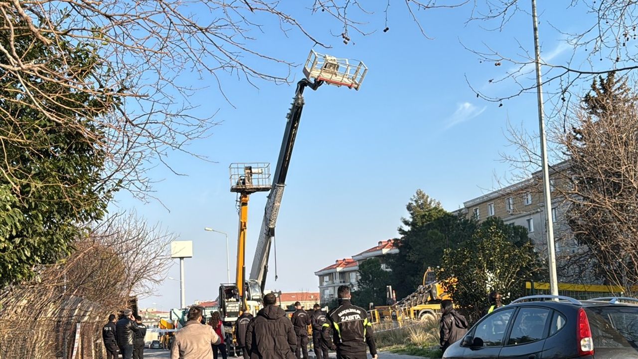 Bahçelievler'de Vinç Sepetinden Düşme Kazası: 4 Yaralı