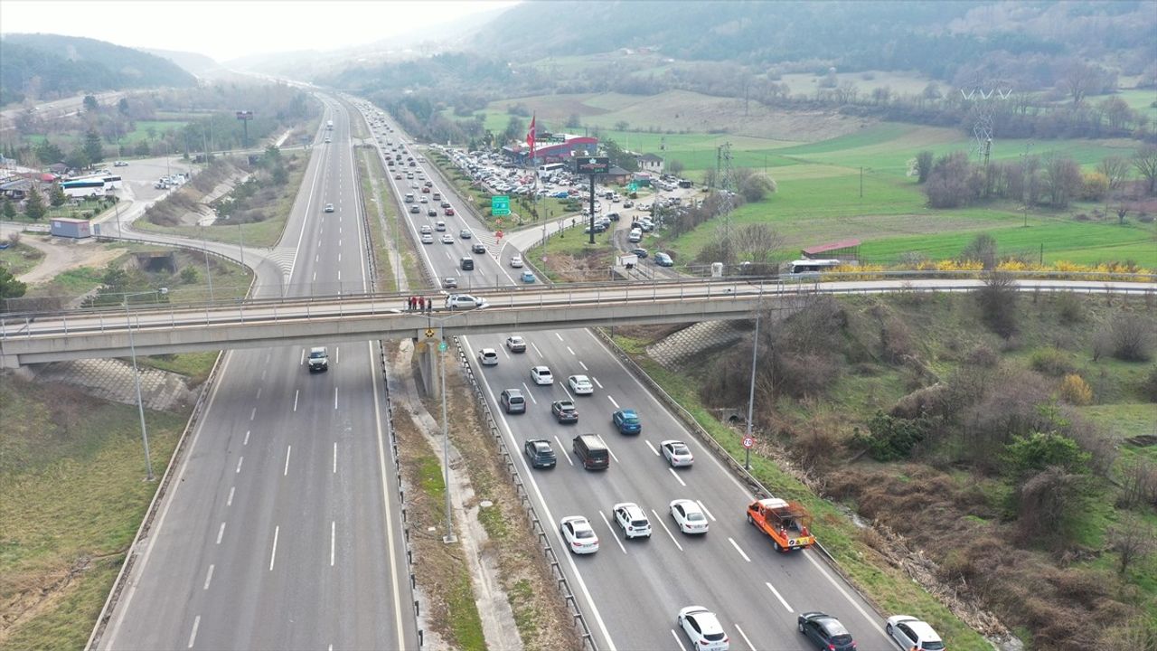 Bayram Yoğunluğu Anadolu Otoyolu'nda Devam Ediyor